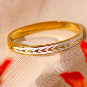 Vintage Vibes Gold White Arrow Hinged Bangle Bracelet